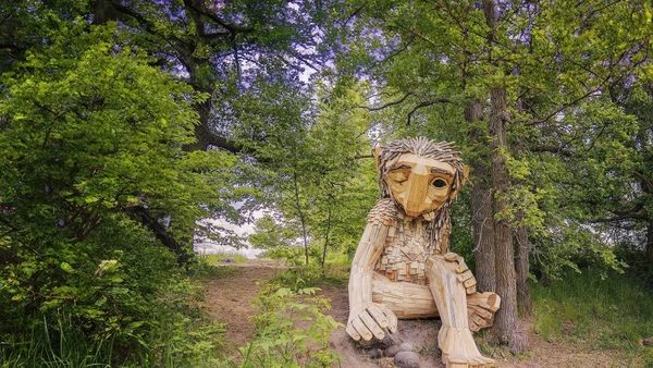 “Frida chân trần” ở đây để khuyến khích con người nhỏ bé kết nối với thiên nhiên.