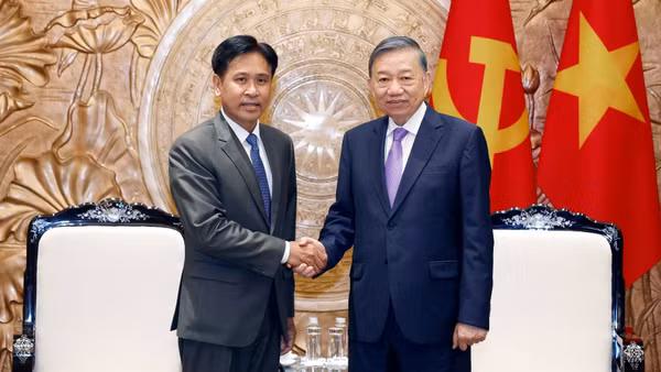 Tổng Bí thư, Chủ tịch nước Tô Lâm tiếp Chánh án Tòa án nhân dân tối cao Lào Phayvy Syboualypha. (Ảnh: TTXVN)