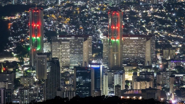 Quang cảnh thủ đô Caracas, Venezuela, ngày 8/12/2025. (Ảnh: THX/TTXVN)