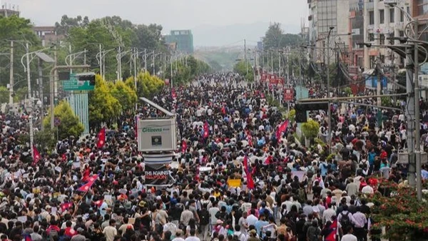 Biểu tình bạo loạn phản đối Chính phủ tại thủ đô Kathmandu, Nepal, ngày 8/9/2025. (Ảnh: Anadolu Agency/TTXVN)
