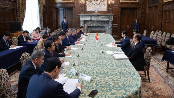 Phó Chủ tịch Quốc hội Trần Quang Phương hội kiến Chủ tịch Thượng viện Nhật Bản Sekiguchi Masakazu. (Ảnh: TTXVN) 