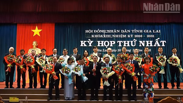 Các Ủy viên Ủy ban nhân dân tỉnh Gia Lai nhiệm kỳ 2026-2031 ra mắt.