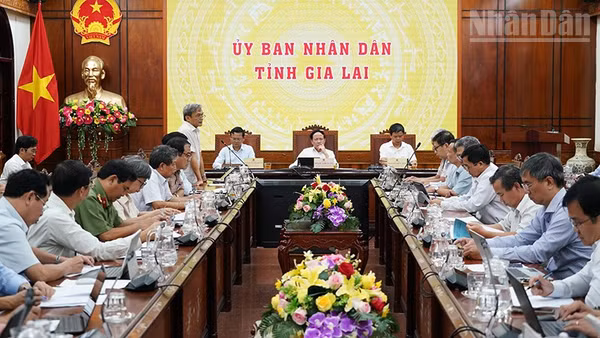 Quang cảnh cuộc họp.