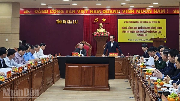 Quang cảnh buổi làm việc