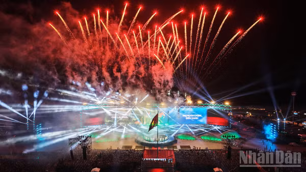 Mega Concert "Gia Lai - Đại ngàn chạm biển xanh" thu hút hơn 70.000 người dân và du khách tham dự.
