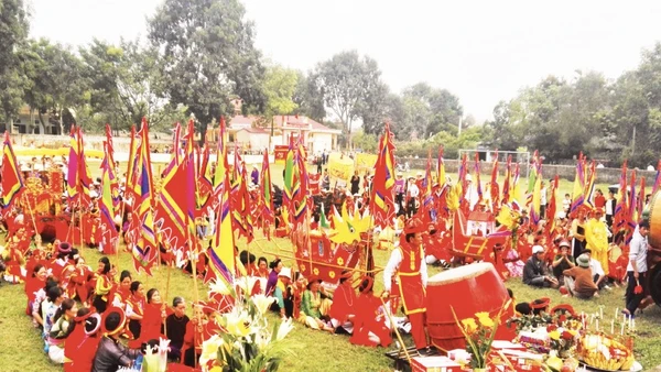 Lễ rước kiệu trước giờ khai hội.