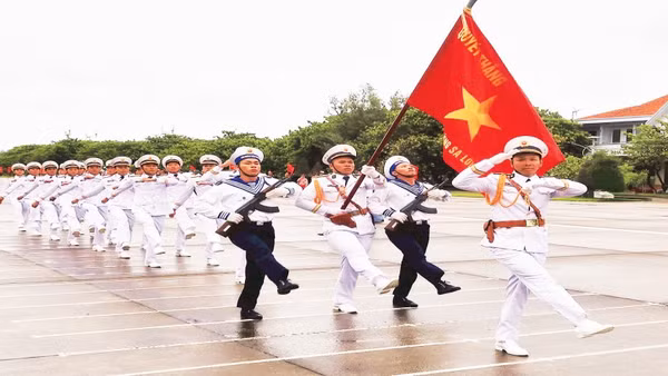 Chắc tay súng, với quyết tâm “còn người còn đảo”.