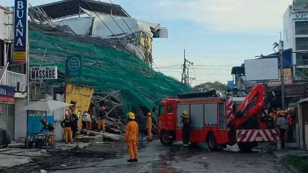 Hiện trường công trình bị sập. (Ảnh: Tân Hoa Xã)