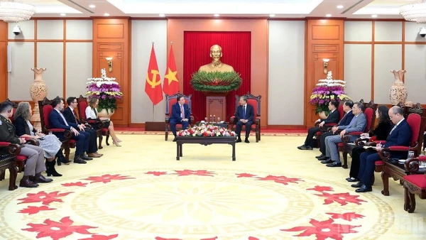 Quang cảnh buổi tiếp Đại sứ Marc Knapper tại Trụ sở Trung ương Đảng. (Ảnh: ĐĂNG KHOA)