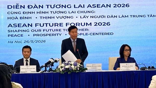Ủy viên Trung ương Đảng, Thứ trưởng Ngoại giao Nguyễn Mạnh Cường phát biểu tại họp báo.
