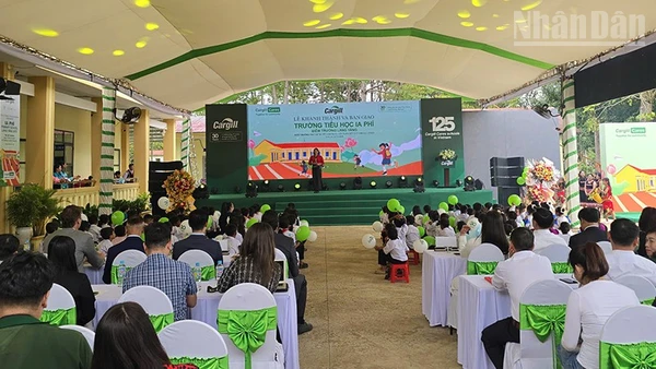 Quang cảnh buổi lễ.