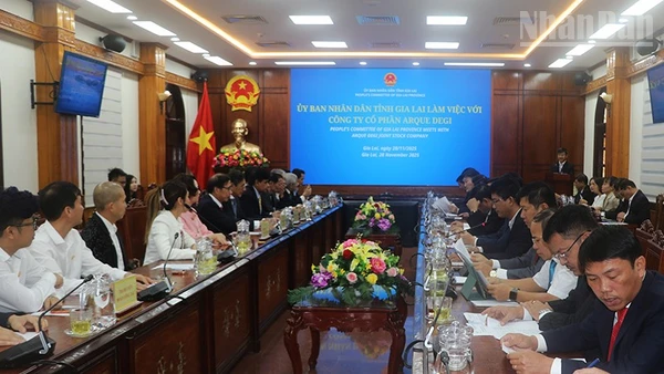 Quang cảnh buổi làm việc về nội dung phát triển đầm Đề Gi.