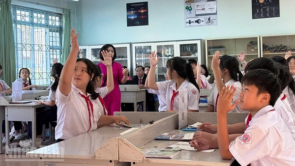 Các em học sinh sôi nổi tham gia tiết dạy minh họa.