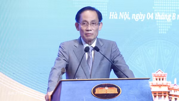 Đồng chí Lê Hoài Trung, Ủy viên Bộ Chính trị, Bộ trưởng Ngoại giao phát biểu chỉ đạo tại phiên họp. (Ảnh: TTXVN)