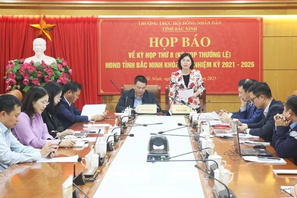 Quang cảnh buổi họp báo.