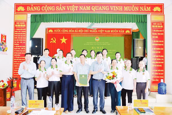 Ra mắt Câu lạc bộ Nông dân bảo vệ môi trường, phường Đông Triều.