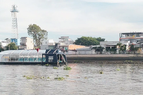 Vận hành Interceptor 003 trên sông Cần Thơ.