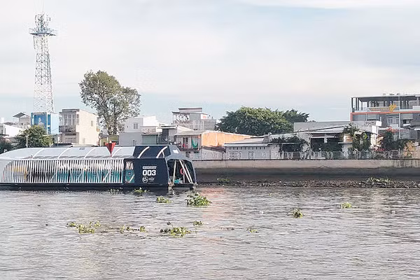 Vận hành Interceptor 003 trên sông Cần Thơ.