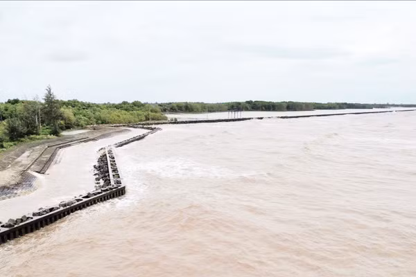 Công trình kè chắn sóng chống sạt lở ở Hòn Đá Bạc, tỉnh Cà Mau.