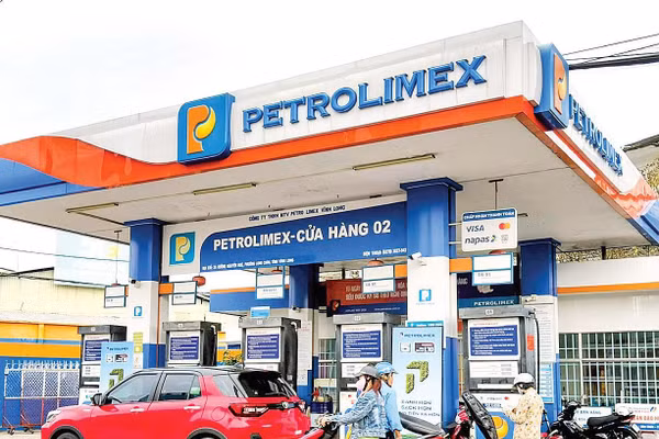 Cửa hàng xăng dầu Petrolimex ở Vĩnh Long đều đã bán xăng E10.