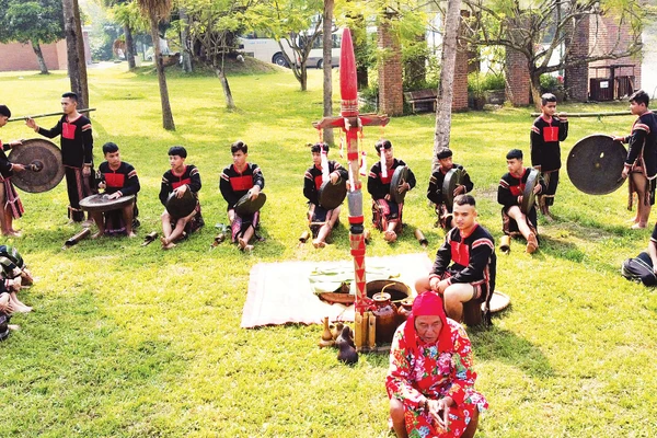 Lễ cúng sức khỏe là một nghi lễ quan trọng trong đời sống tín ngưỡng của đồng bào dân tộc Ê Đê.