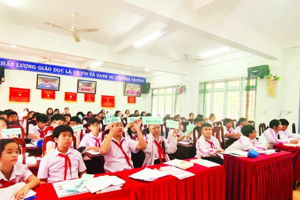 Tiết học Khoa học tự nhiên bằng tiếng Anh kết nối trực tuyến giữa các học sinh Trường THCS THSP Lý Tự Trọng và Trường Quốc tế IEC.