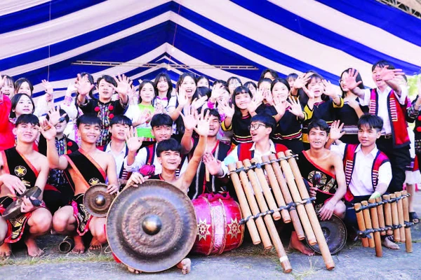 Trường THPT Pleiku chú trọng giáo dục đạo đức và kỹ năng sống để đào tạo nhân lực chất lượng cao.