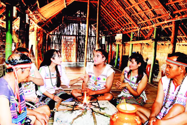 Bếp lửa nhà dài-nơi nuôi dưỡng đời sống tinh thần của người Mạ.