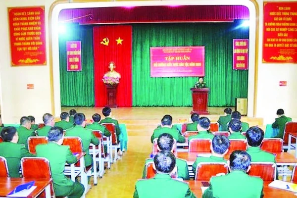 Lớp bồi dưỡng kiến thức dân tộc cho Bộ đội Biên phòng. (Ảnh HẢI THƯỢNG)