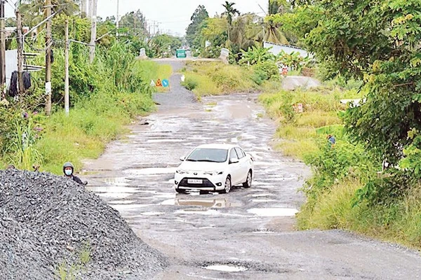 Tuyến đường Ninh Quới - Ngan Dừa chậm tiến độ là bởi vướng giải phóng mặt bằng tại nhiều vị trí cầu ở ấp Ninh Thạnh và Kênh Xáng.