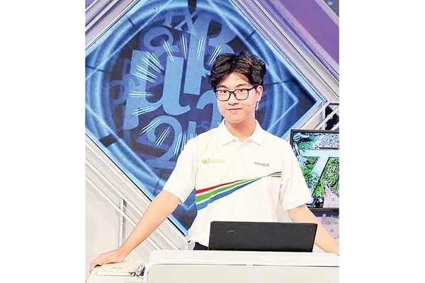 Em Trần Bùi Bảo Khánh, học sinh lớp 12 Sinh, Trường THPT Chuyên Hà Nội-Amsterdam, quán quân cuộc thi Đường lên đỉnh Olympia năm 2025.