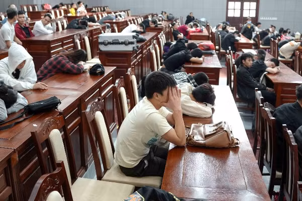 Các đối tượng trong đường dây lừa đảo trực tuyến xuyên quốc gia bị bắt giữ.