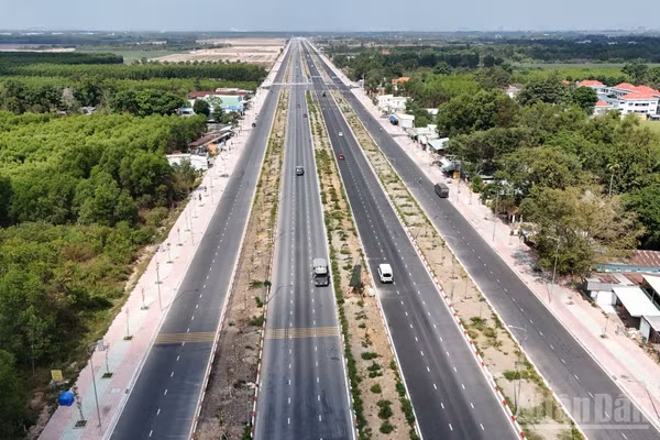 [Ảnh] Cận cảnh đường 10 làn xe kết nối sân bay Long Thành