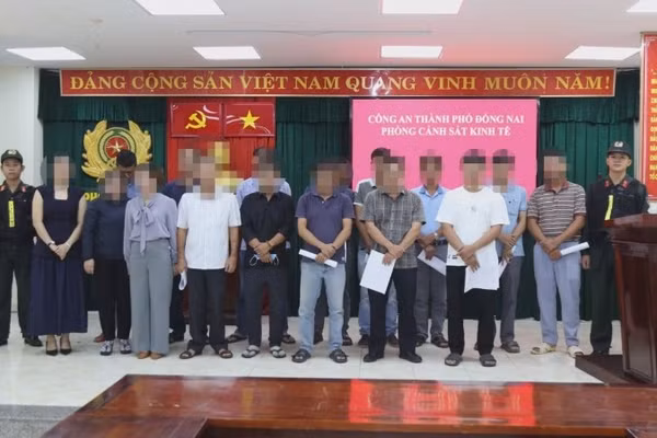 Các đối tượng bị khởi tố.
