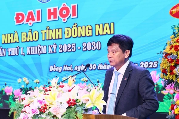 Nhà báo Trần Trọng Dũng, Phó Chủ tịch Hội Nhà báo Việt Nam phát biểu chỉ đạo tại đại hội.