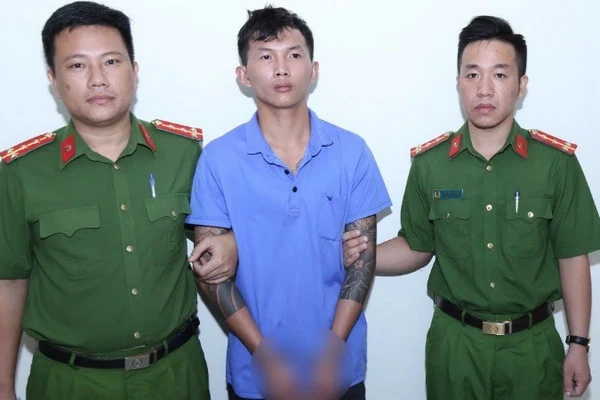 Nghi can Hoàng Thành Công bị bắt giữ sau 6 giờ gây án.