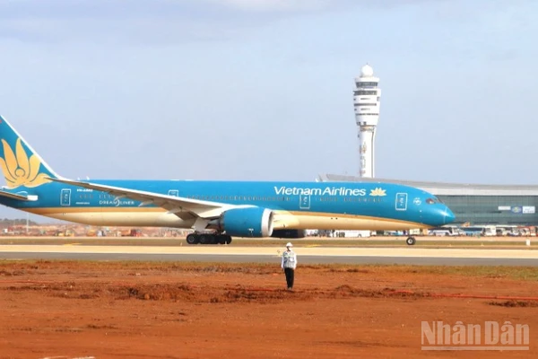 Sân bay Long Thành đã đón máy bay thương mại đầu tiên hạ cánh mang số hiệu VN5001 vào chiều 15/12.