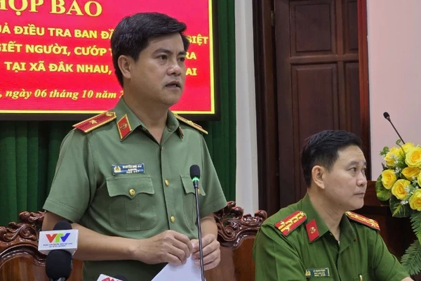 Thiếu tướng Nguyễn Đức Hải, Giám đốc Công an tỉnh Đồng Nai thông tin vụ án tại buổi họp báo.