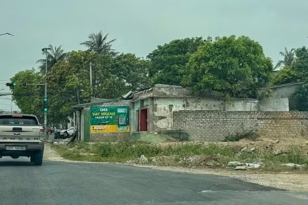 Đoạn đường “nút thắt cổ chai” ở Cửa Lò đã được người dân đồng thuận bàn giao mặt bằng để mở rộng.