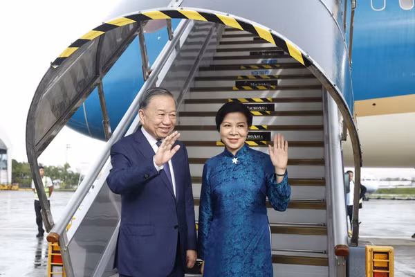 Tổng Bí thư, Chủ tịch nước Tô Lâm và Phu nhân rời thủ đô Manila, kết thúc tốt đẹp chuyến thăm cấp Nhà nước tới Philippines. (Ảnh: TTXVN)