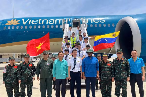 Đoàn cứu hộ, cứu nạn Việt Nam tham gia khắc phục hậu quả động đất tại Venezuela (Ảnh Đại sứ quán Việt Nam tại Venezuela).