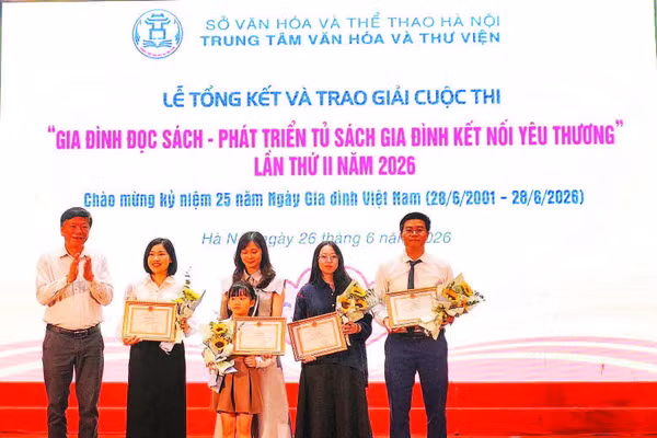 Ban Tổ chức vinh danh những gia đình tiêu biểu trong cuộc thi Gia đình đọc sách - Phát triển tủ sách gia đình kết nối yêu thương lần thứ II năm 2026.