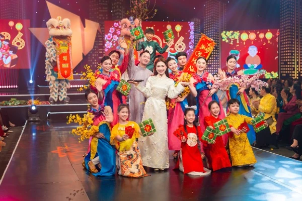 Ca sĩ Hòa Minzy tham gia chương trình Việc tử tế.