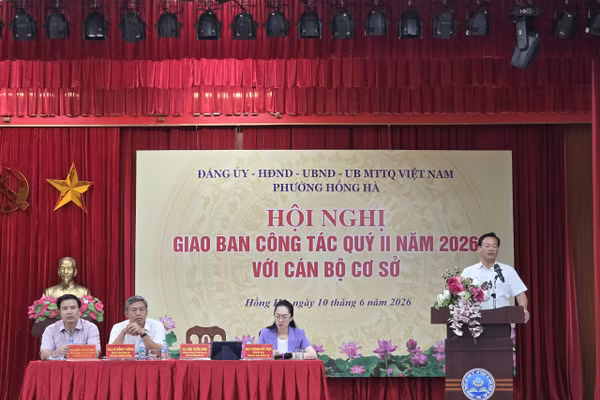 Hàng loạt hội nghị liên quan tới giải phóng mặt bằng và ổn định đời sống cho người dân liên tục được phường Hồng Hà tổ chức thời gian qua.