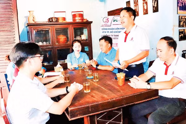 Đại diện Công đoàn Saigon Co.op và người lao động trao đổi, đối thoại với lãnh đạo doanh nghiệp trong chương trình “Cà-phê với lãnh đạo” tháng 5/2026.