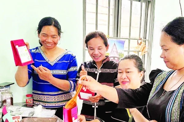 Sản phẩm cà-phê Oh Mi Kơ Ho Coffee do phụ nữ người Cơ Ho sản xuất đạt chứng nhận OCOP 3 sao.