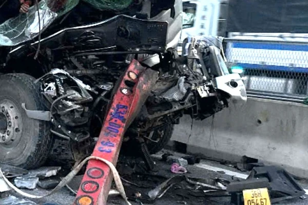 Hiện trường vụ tai nạn sáng 8/12 tại Quảng Trị.