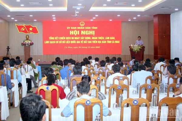 Quang cảnh hội nghị tại Cà Mau vào sáng 24/12.