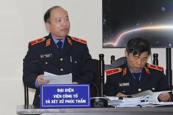 Đại diện Viện Kiểm sát nêu quan điểm giải quyết vụ án và đề nghị mức án.