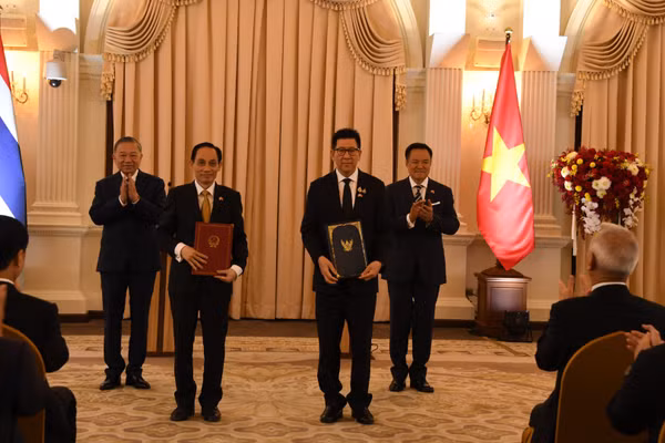 Tổng Bí thư, Chủ tịch nước Tô Lâm và Thủ tướng Thái Lan Anutin Charnvirakul chứng kiến trao Chương trình hành động triển khai quan hệ Đối tác Chiến lược toàn diện Việt Nam-Thái Lan giai đoạn 2026-2031. (Ảnh: XUÂN SƠN)